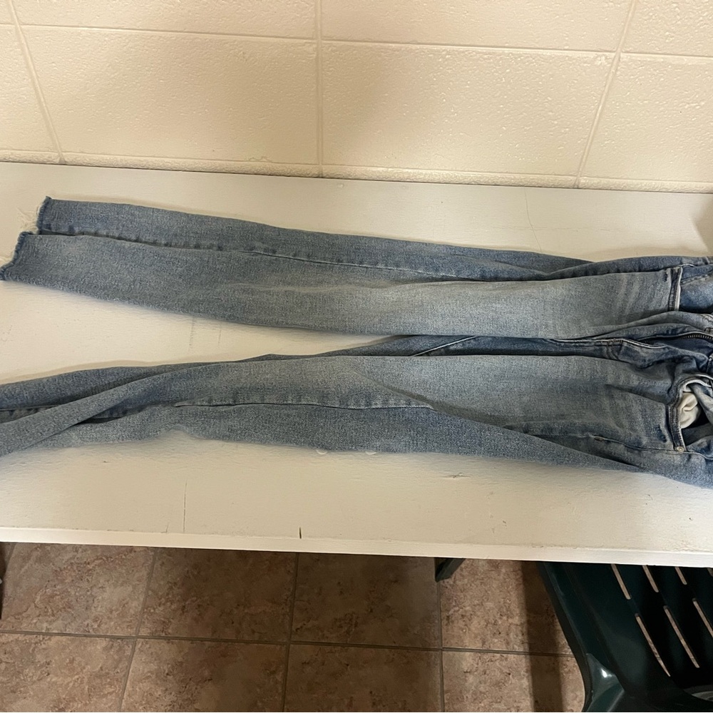 Jag Jeans Classic Blue Denim with distressed hems Size 8
